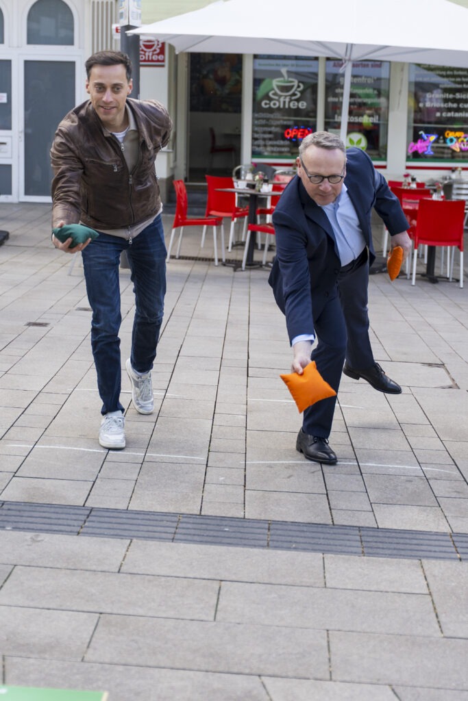 Tim Achtermeyer, Landesvorsitzender GRÜNE NRW und Benjamin Limbach, Justizminister NRW bei der Ideentour in Solingen